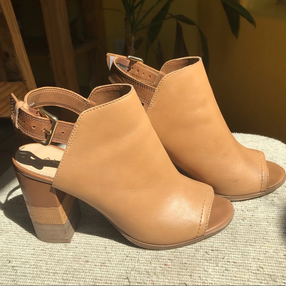 Nude women’s size 7.5 booties